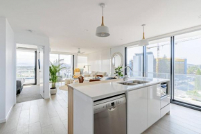 Palm Beach Escape with Rooftop Pool - CoastHM, Surfers Paradise